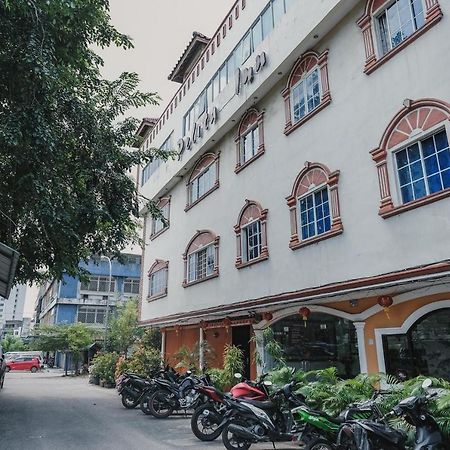 Reddoorz Near Nagoya Hill Mall Batam 5 المظهر الخارجي الصورة