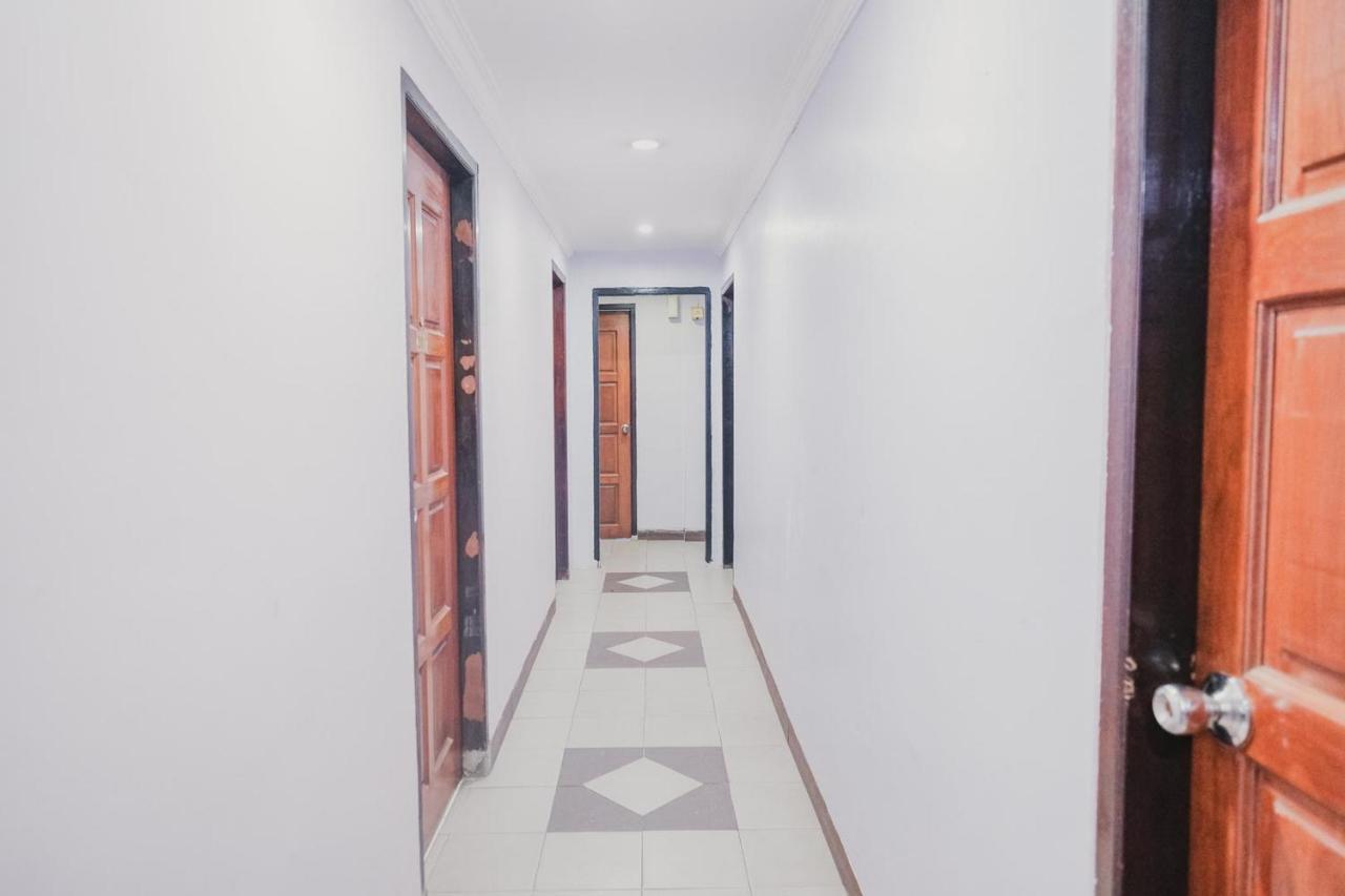 Reddoorz Near Nagoya Hill Mall Batam 5 المظهر الخارجي الصورة