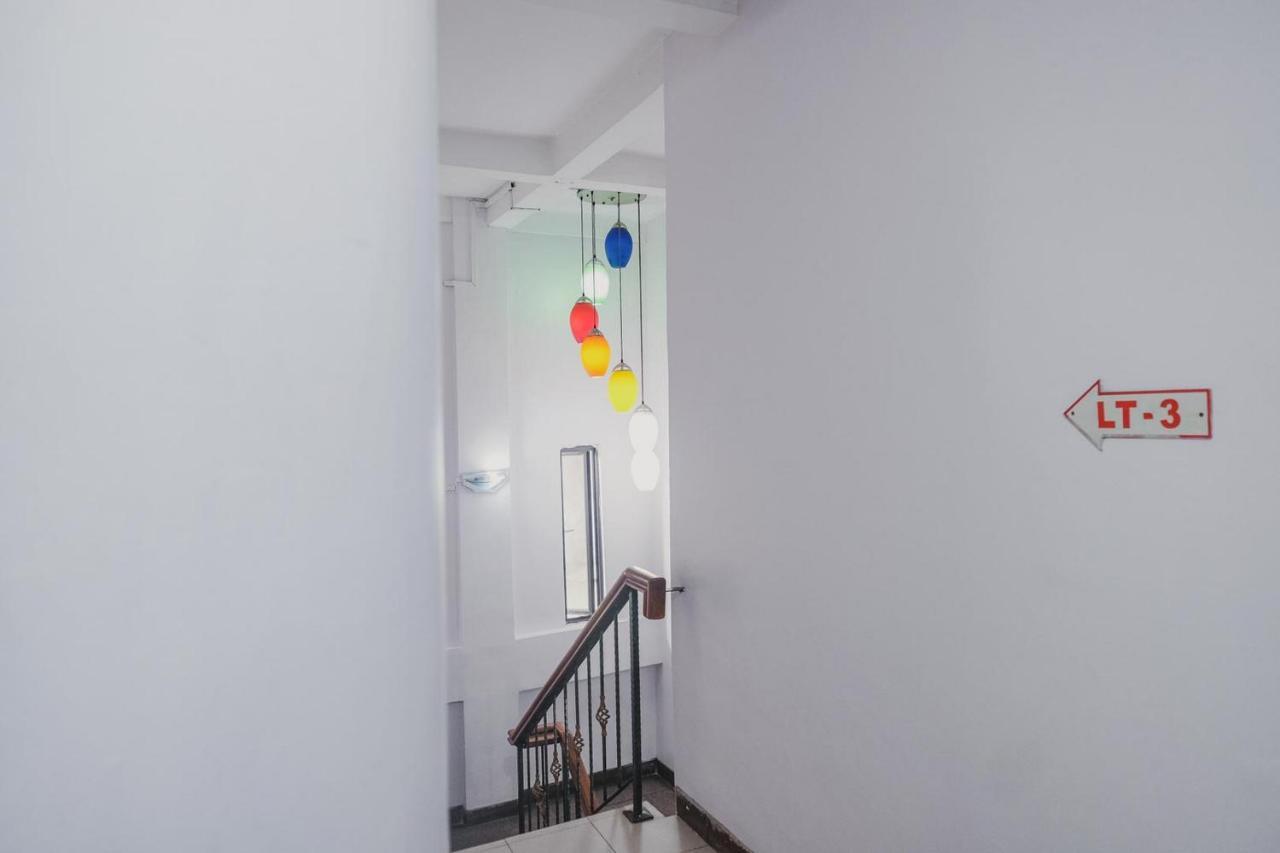 Reddoorz Near Nagoya Hill Mall Batam 5 المظهر الخارجي الصورة