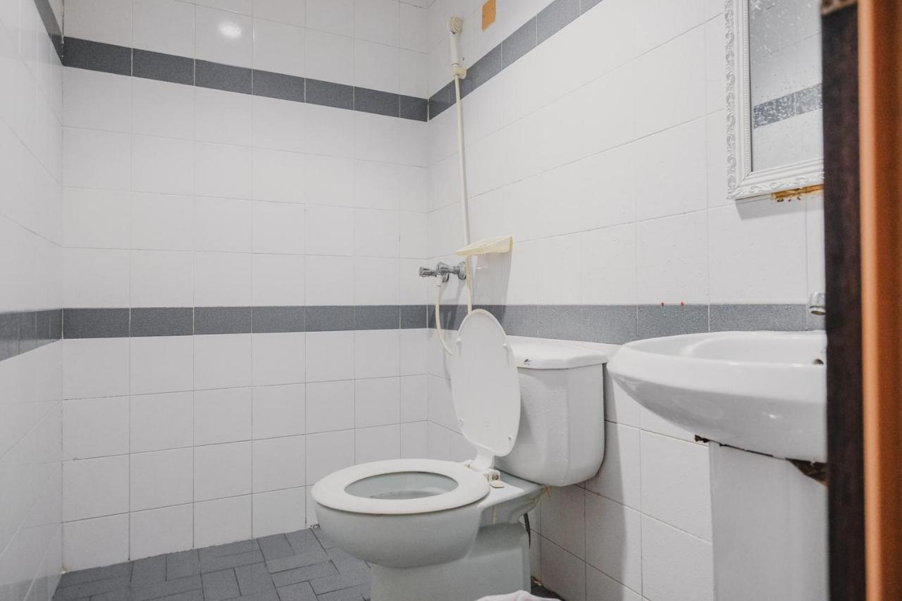 Reddoorz Near Nagoya Hill Mall Batam 5 المظهر الخارجي الصورة